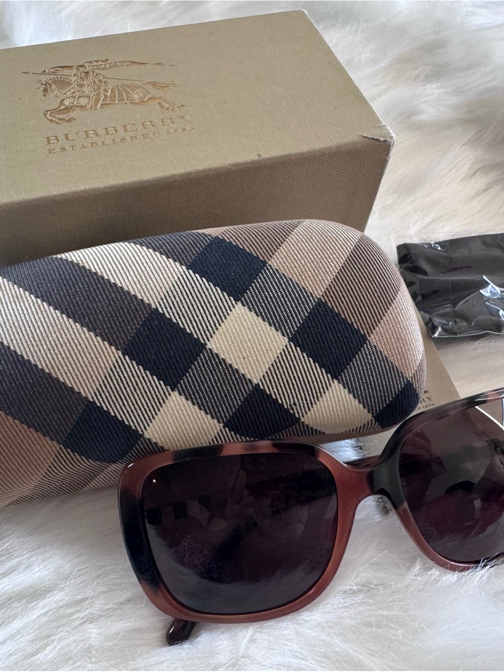 Burberry Brown Tortoiseshell Sunglasses with Navy Check Case - Picture 3 of 5